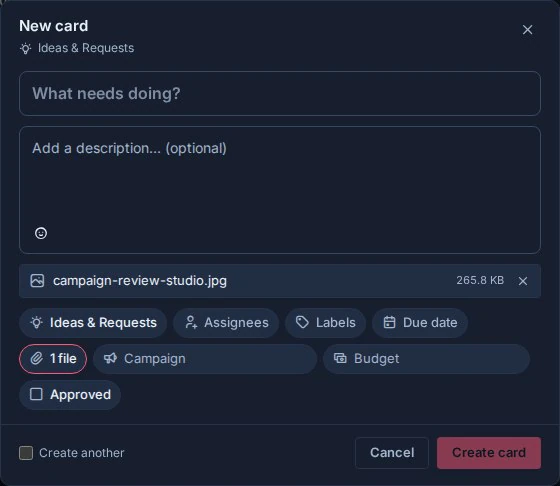 El compositor de captura rápida con Campaign-review-studio.jpg se presenta como un archivo adjunto antes de la creación de la tarjeta.